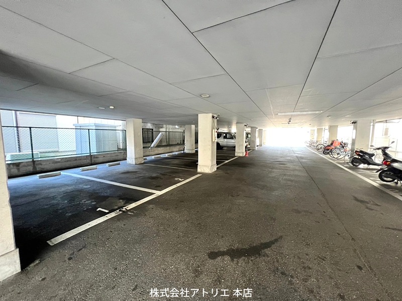 コーポフェルメール 駐車場