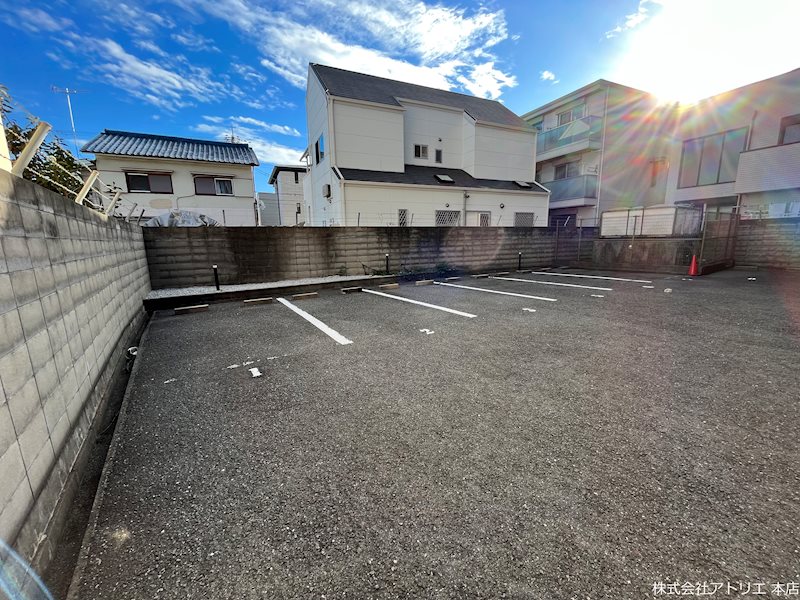 ラフォーレ高井田 駐車場