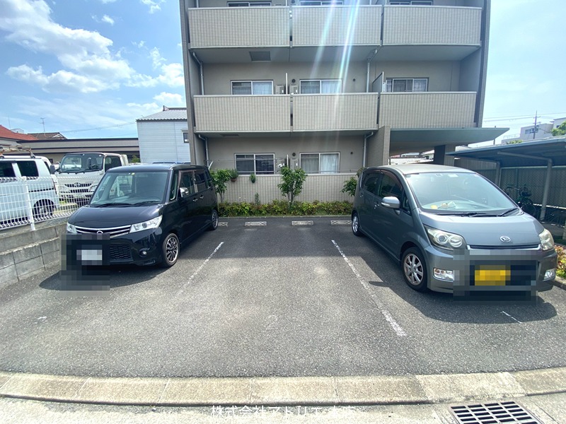 キューブ 駐車場