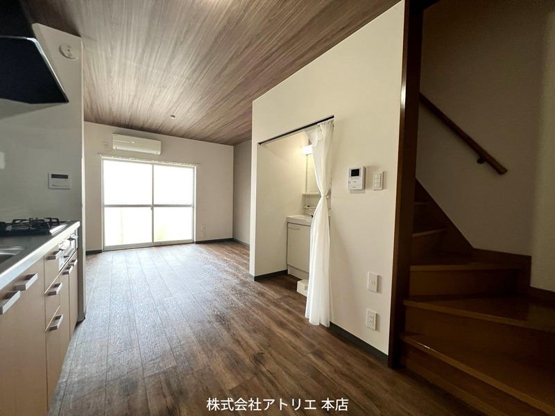 西堤本通東２丁目貸家 リビング