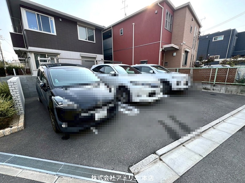 ハーク　セゾン 駐車場