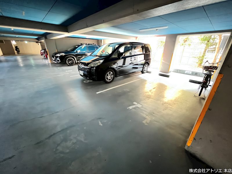 デイグランロイヤルヴィラ 駐車場