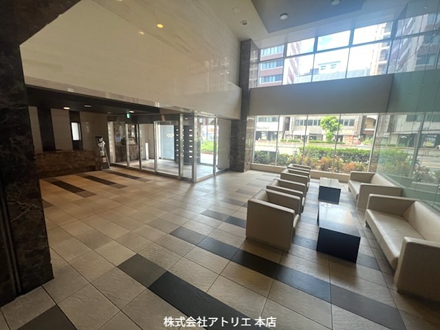ウイズなんば ロビー
