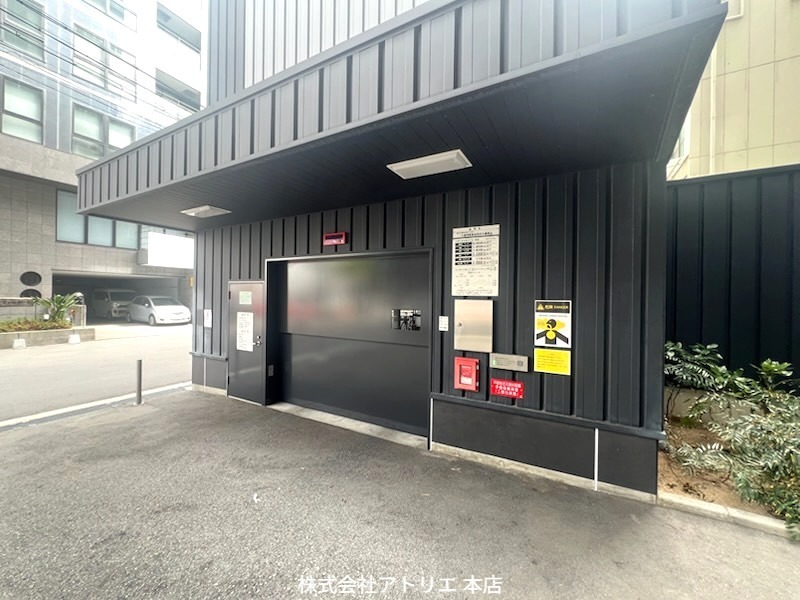 ウイズなんば 駐車場