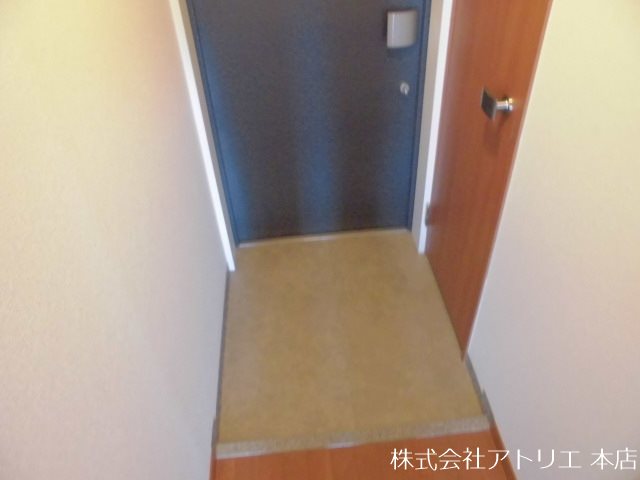グランシス高井田 玄関