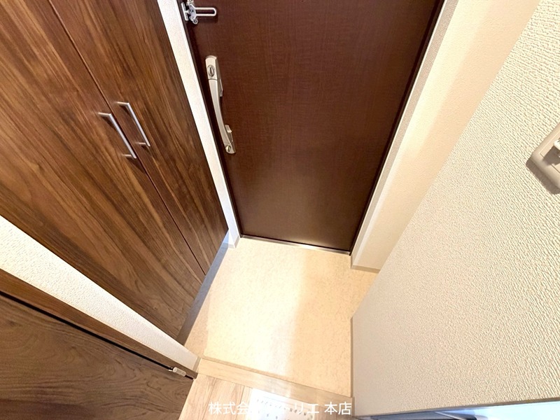 フォーリアライズ大阪ミッテ 玄関