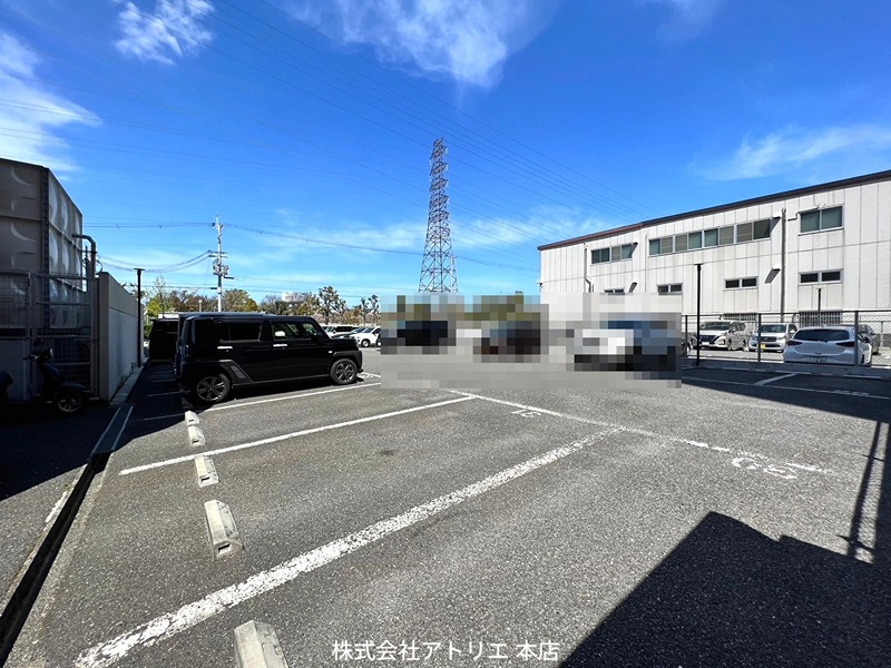 パークロイヤル 駐車場
