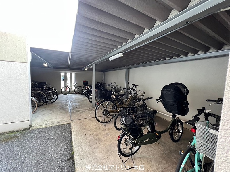 パークロイヤル 駐車場