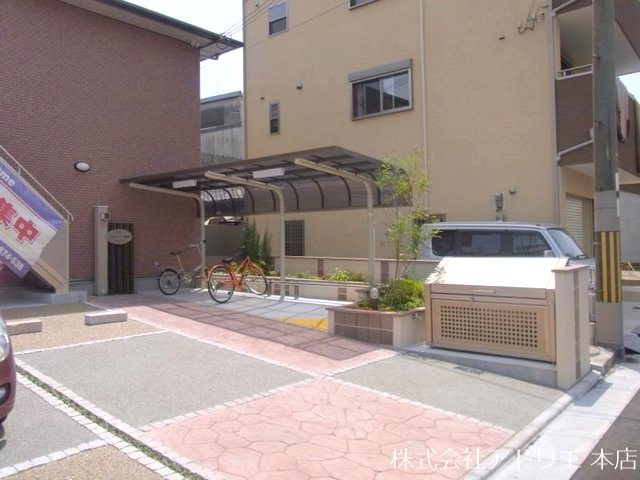 アルカディア楠根 駐車場