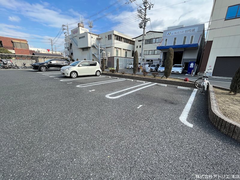 グランシャリオ 駐車場