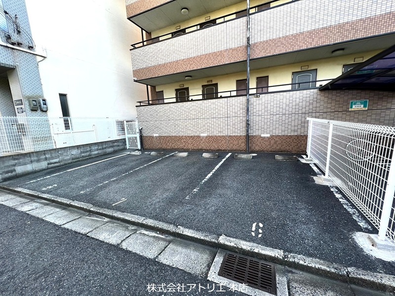 クリスタルハイツ 駐車場