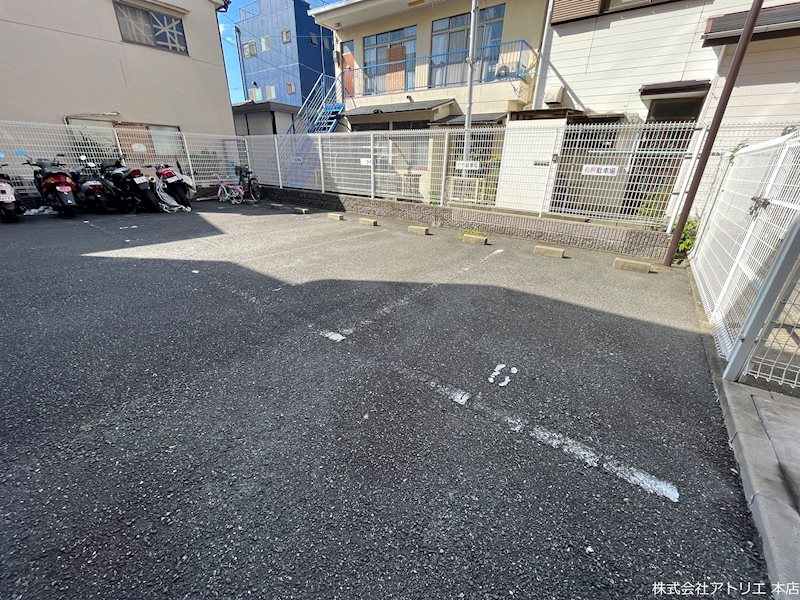 アーバンライフ末広 駐車場