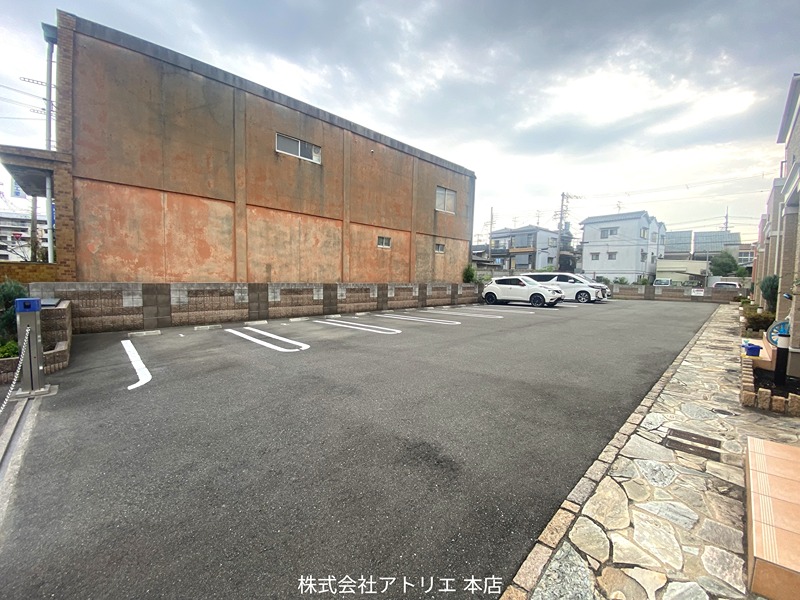 カイザーヴィラ 駐車場