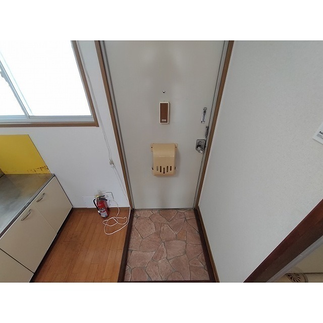 横田寿コーポ 玄関