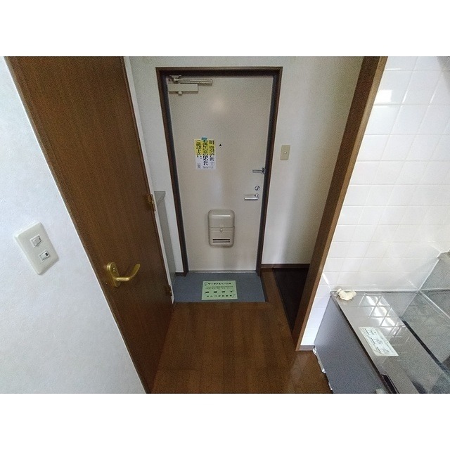 プチハウスこまくさ 玄関