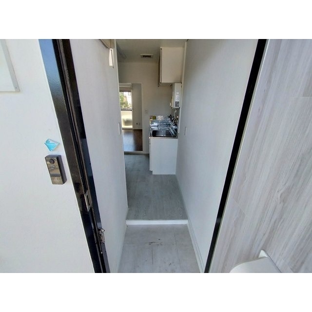 ＤＳハイツ沢村　南 玄関