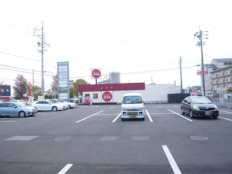 セイナビル　 駐車場