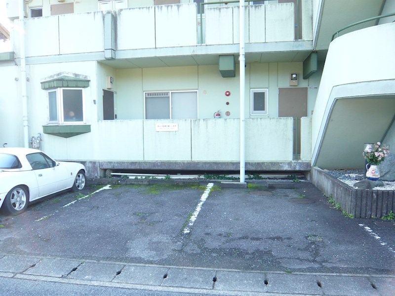 エステイト多賀 駐車場