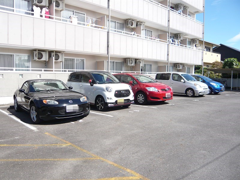 YKカレッジマンション 駐車場