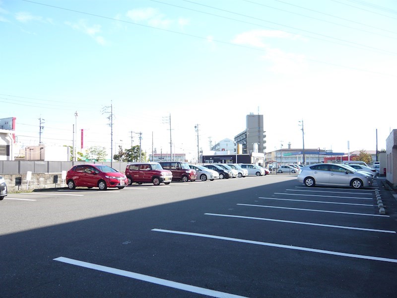 学園ハイツ 駐車場