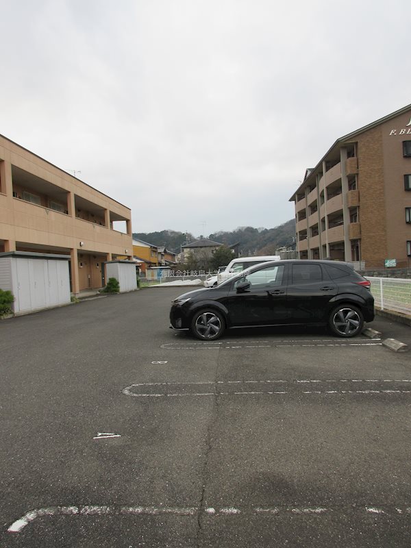 ウィステリア・ドゥオ 駐車場