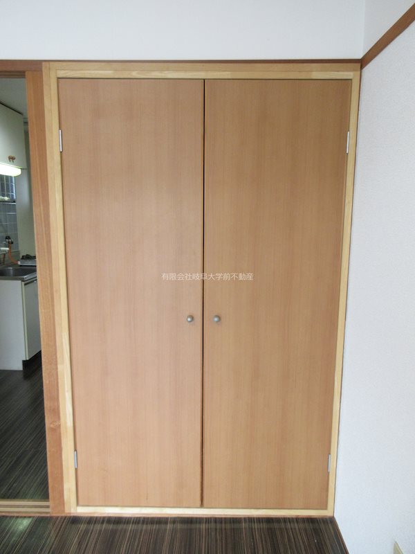 リズ　スクエア　南北棟 収納