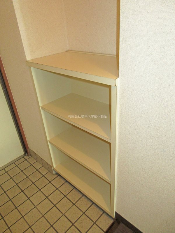 小森ビル 収納