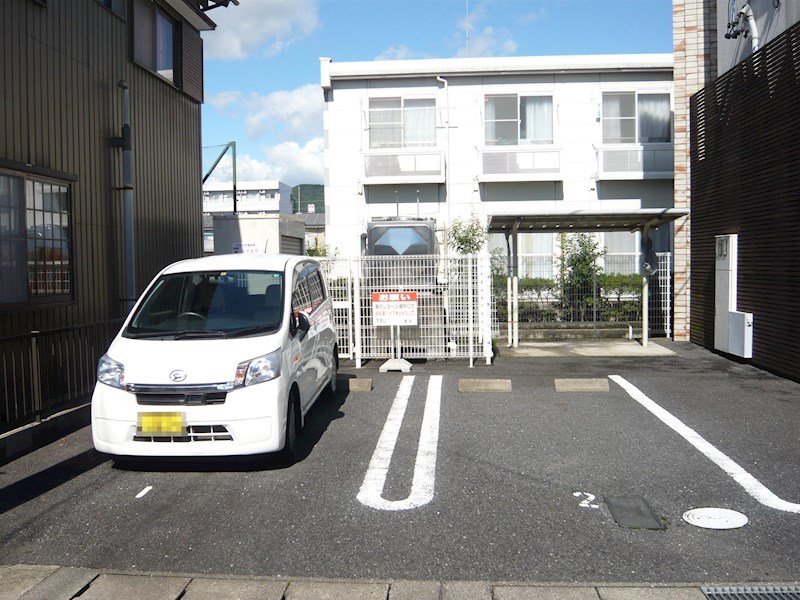 エスタシオン 駐車場