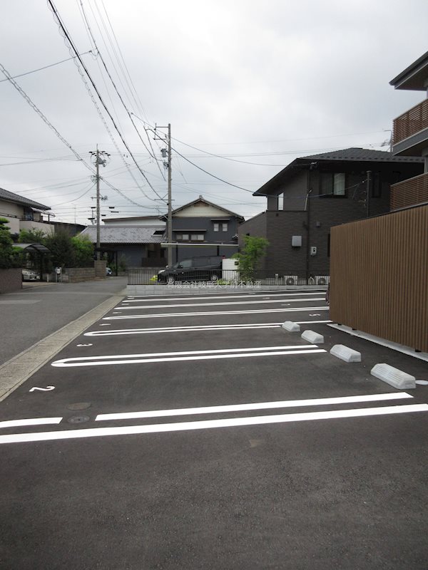 コンフォール則武 駐車場