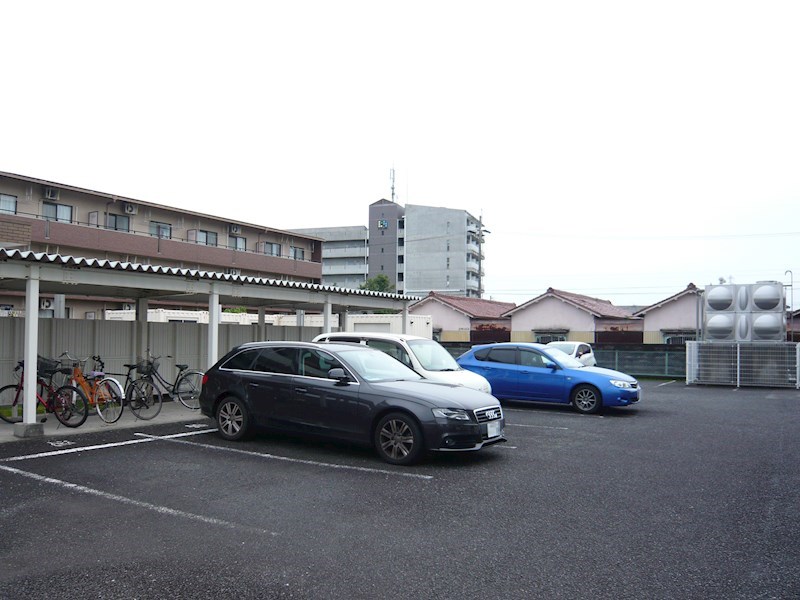 メゾン　リズ　イースト 駐車場