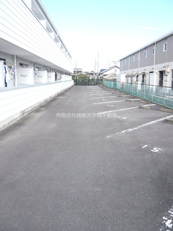第２フラット久世 駐車場