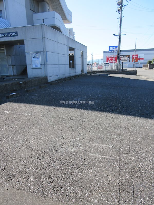 GLANZ MASAKI 駐車場