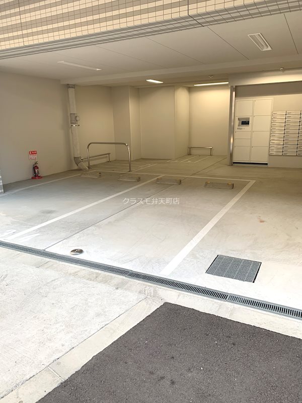 セオリー大阪ベイシティ 駐車場