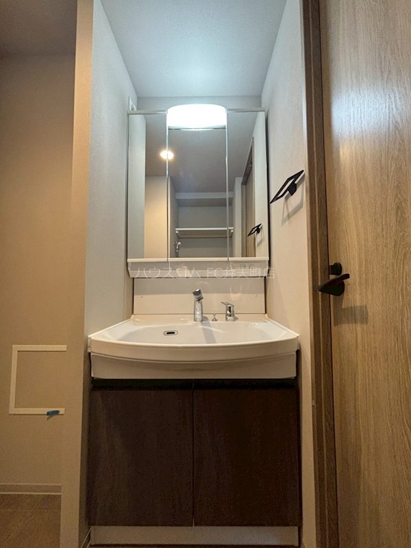 Louis Residence 弁天町 洗面所