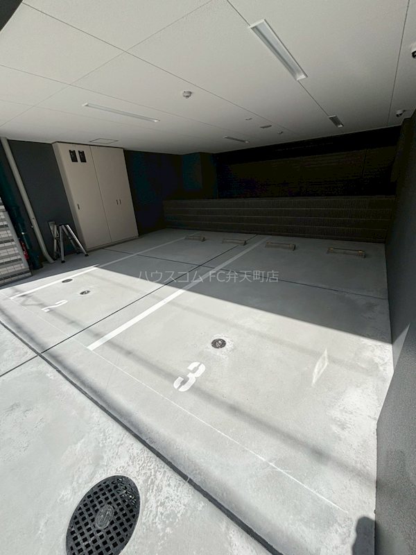 Louis Residence 弁天町 駐車場