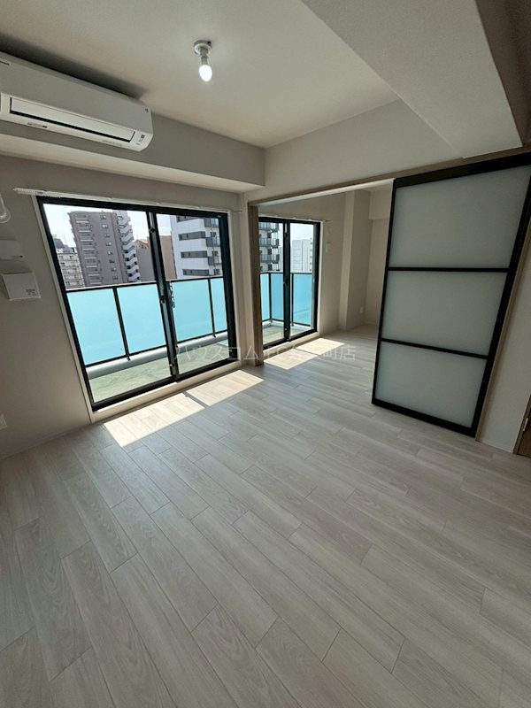 Louis Residence 弁天町 リビング