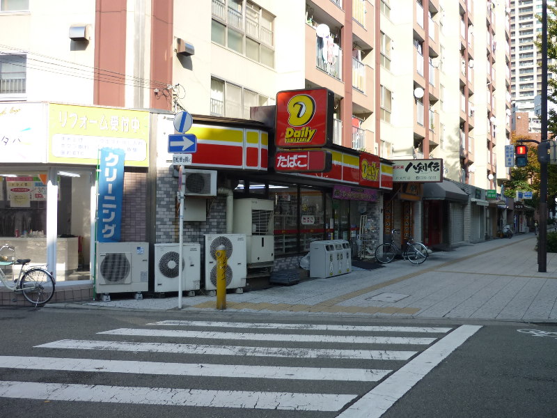 Louis Residence 弁天町 コンビニ