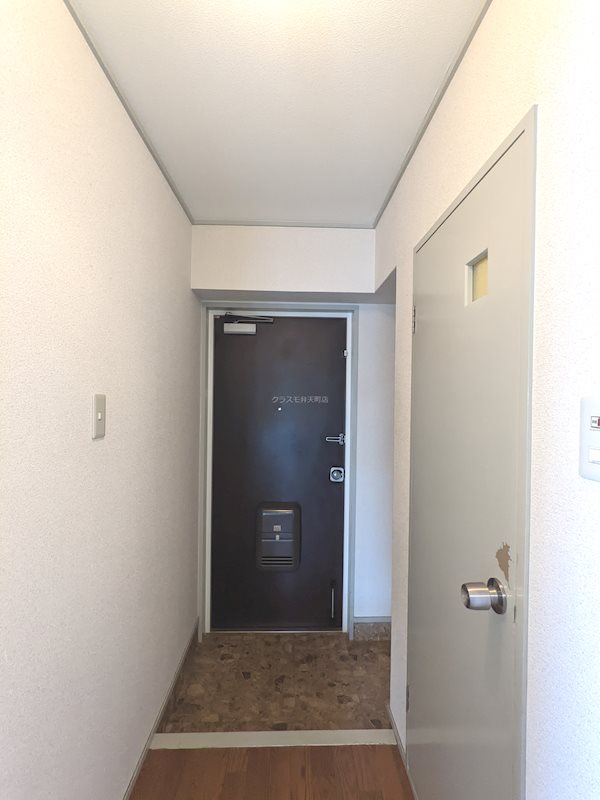 グランドヴィラ三先 玄関