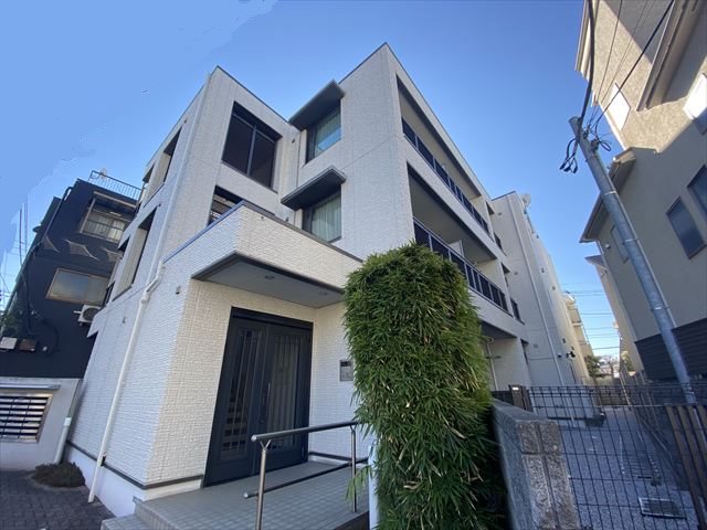 カマル・バスネ 204号室 外観