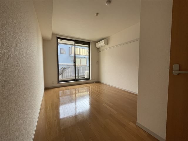 カマル・バスネ ベッドルーム