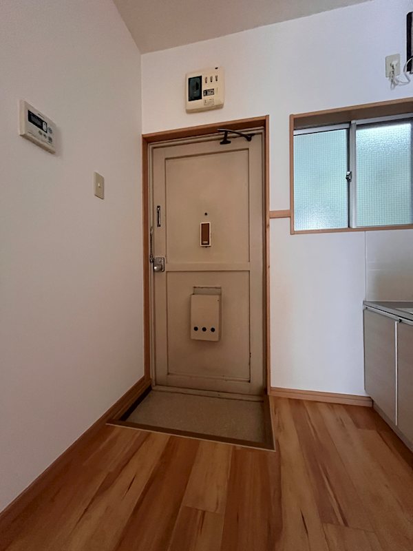 春月ビル 玄関