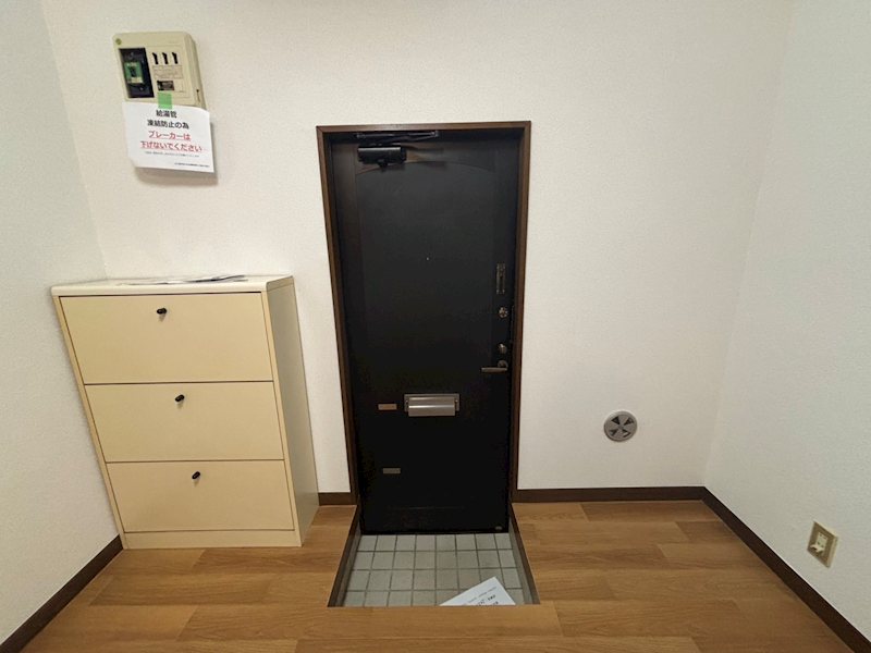ハイムなでしこ 玄関