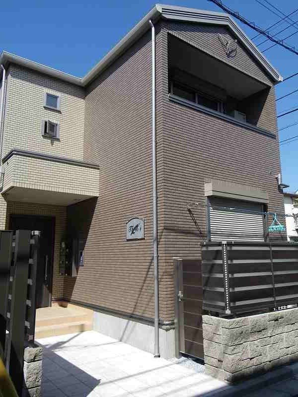 Three i 203号室 外観