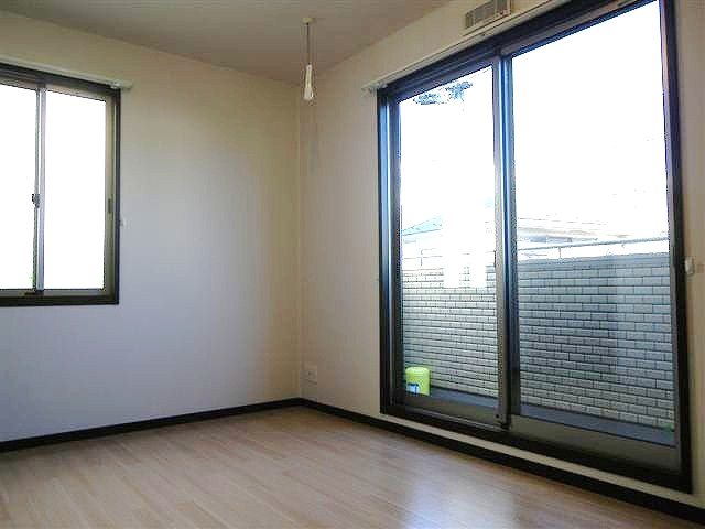 Three i ベッドルーム