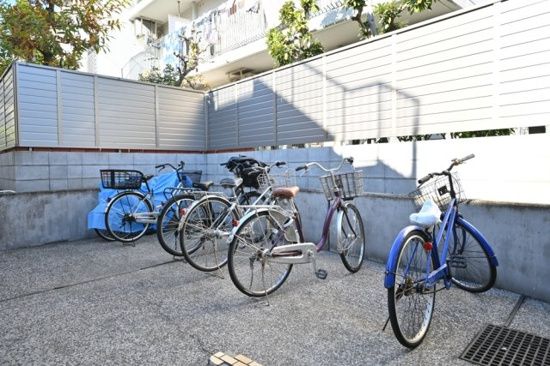 ダイアパレス氷川台 駐車場