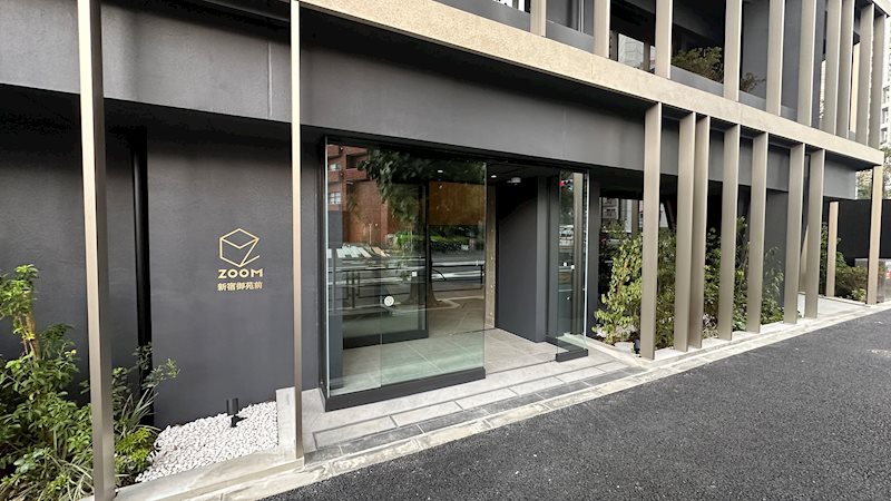 ZOOM新宿御苑前 エントランス