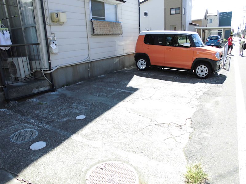 ハウス幸和 駐車場
