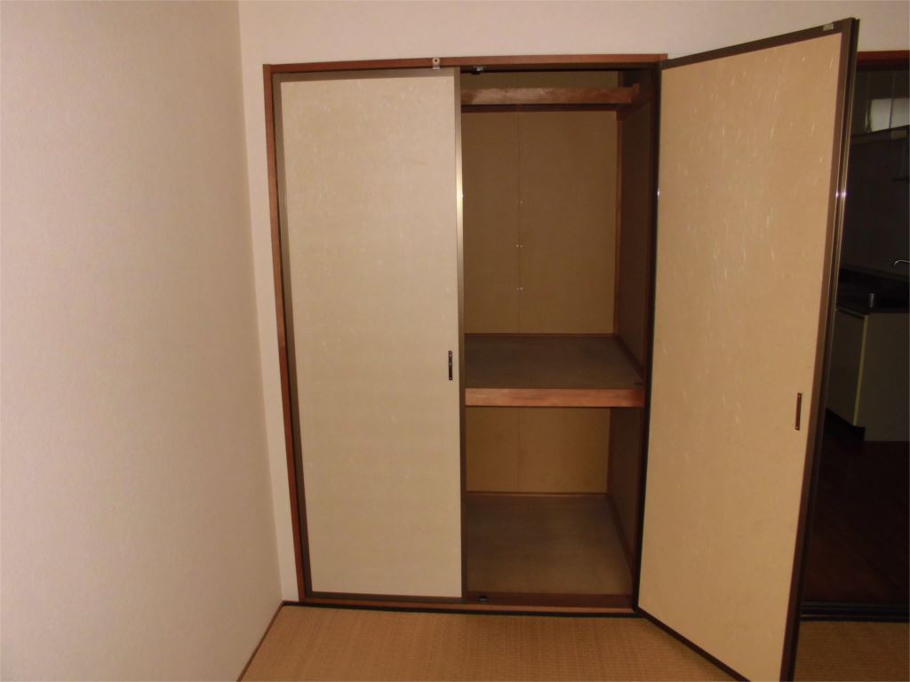 プレジール上所 収納