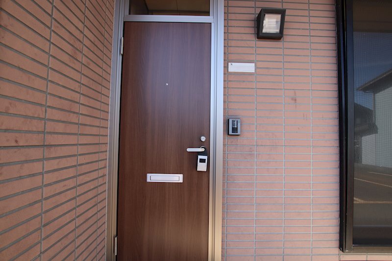 JメゾンM棟 玄関