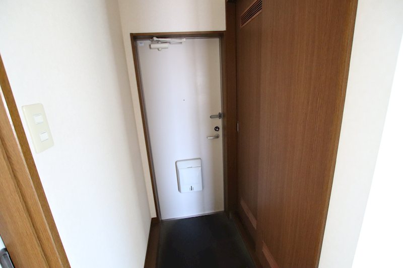 ひかりハイツR棟 玄関